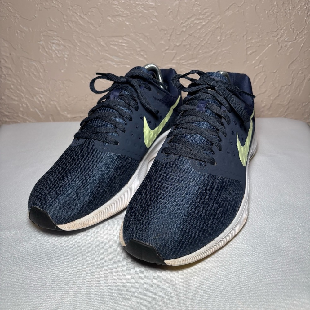 Nike Women’s Downshifter 7 running athletic shoe size 10 Blue